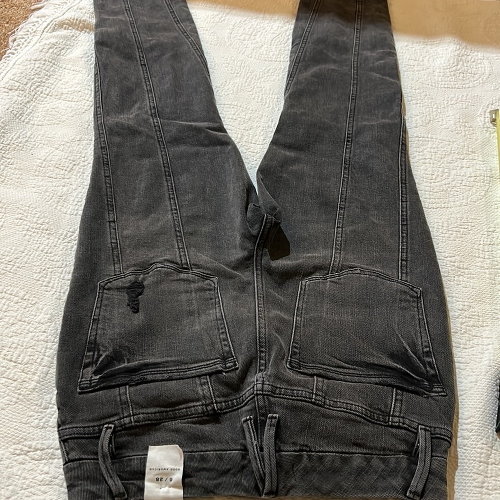 Good American denim. NWT Size 6/28. - Picture 9 of 14